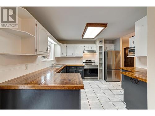 1382 Cypress Drive, Sparwood, BC - Indoor Photo Showing Kitchen With Stainless Steel Kitchen With Double Sink