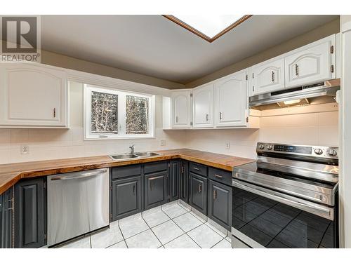 1382 Cypress Drive, Sparwood, BC - Indoor Photo Showing Kitchen With Double Sink