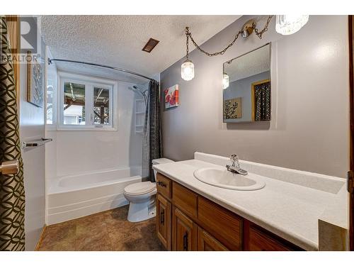 1382 Cypress Drive, Sparwood, BC - Indoor Photo Showing Bathroom