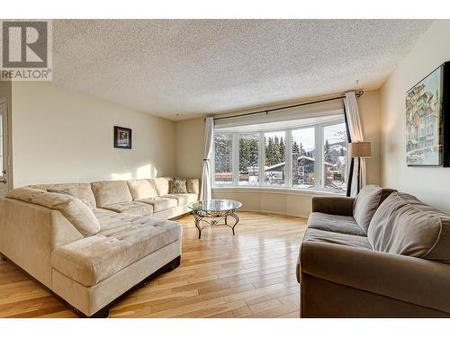 1382 Cypress Drive, Sparwood, BC - Indoor Photo Showing Living Room