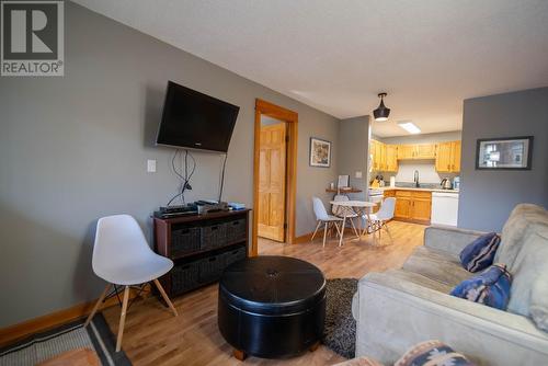 5369 Ski Hill Road Unit# 100, Fernie, BC - Indoor Photo Showing Living Room