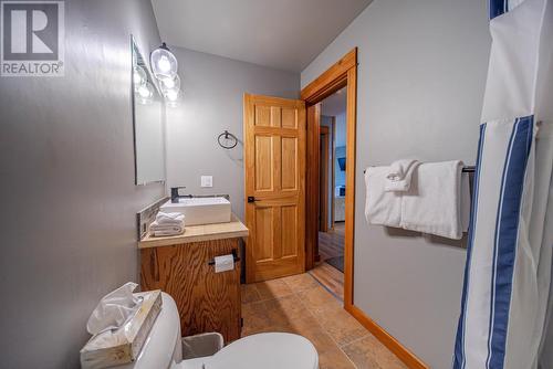 5369 Ski Hill Road Unit# 100, Fernie, BC - Indoor Photo Showing Bathroom