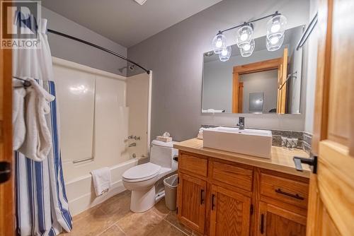 5369 Ski Hill Road Unit# 100, Fernie, BC - Indoor Photo Showing Bathroom