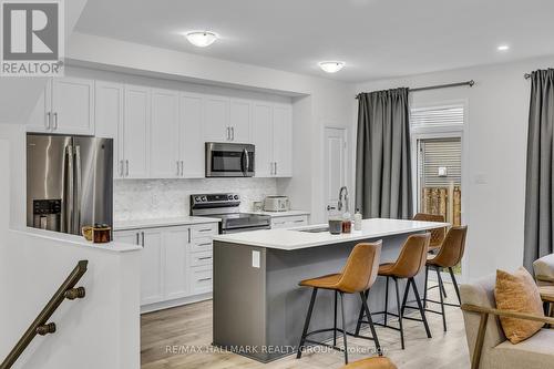 836 Dynasty Street E, Ottawa, ON - Indoor Photo Showing Kitchen