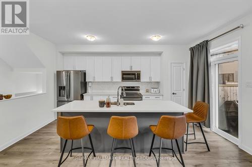 836 Dynasty Street E, Ottawa, ON - Indoor Photo Showing Kitchen