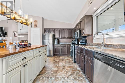 103 Willowbank Road E, Gananoque, ON - Indoor Photo Showing Kitchen With Double Sink With Upgraded Kitchen