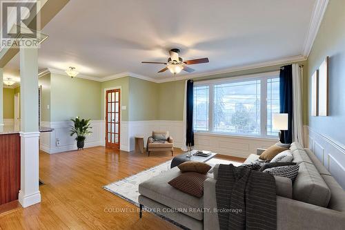 53 Pembroke St Street, Whitewater Region, ON - Indoor Photo Showing Living Room