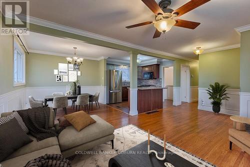 53 Pembroke St Street, Whitewater Region, ON - Indoor Photo Showing Living Room