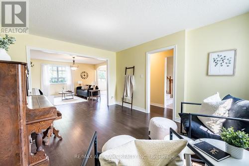 11 Ashton Lane, Scugog (Port Perry), ON - Indoor Photo Showing Living Room