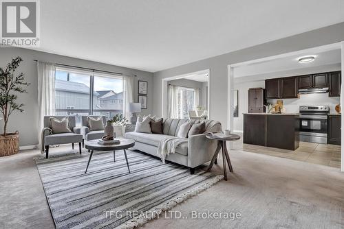 1567 Glenbourne Drive, Oshawa (Pinecrest), ON - Indoor Photo Showing Living Room