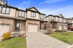 33 - 1030 OAKCROSSING GATE  London, ON N6H 0H1