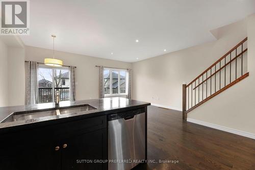 33 - 1030 Oakcrossing Gate, London, ON - Indoor Photo Showing Kitchen With Double Sink