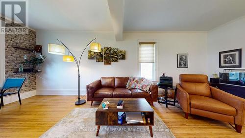 25 Locust Street, St. Thomas, ON - Indoor Photo Showing Living Room