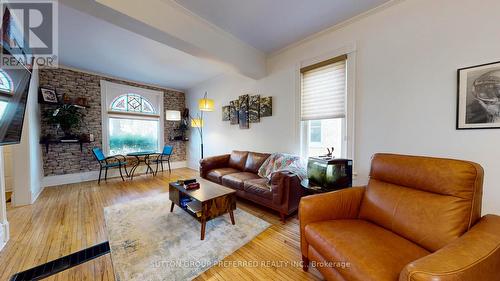 25 Locust Street, St. Thomas, ON - Indoor Photo Showing Living Room