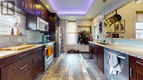 25 Locust Street, St. Thomas, ON - Indoor Photo Showing Kitchen With Upgraded Kitchen