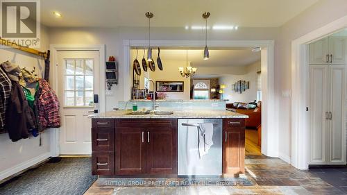 25 Locust Street, St. Thomas, ON - Indoor Photo Showing Kitchen