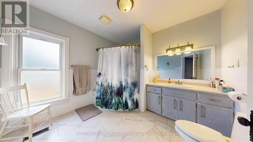 25 Locust Street, St. Thomas, ON - Indoor Photo Showing Bathroom