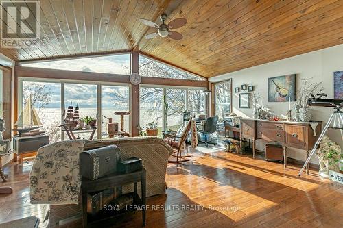 3349 Old Dexter Line, Central Elgin (Sparta), ON - Indoor Photo Showing Living Room