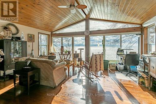 3349 Old Dexter Line, Central Elgin (Sparta), ON - Indoor Photo Showing Living Room