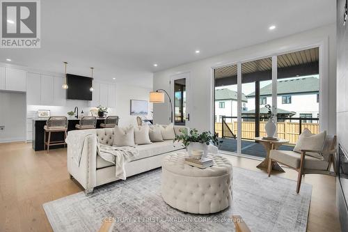 1914 Fountain Grass Drive, London, ON - Indoor Photo Showing Living Room