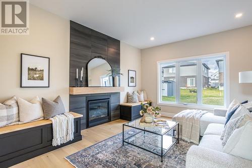 1615 Upper West Avenue, London, ON - Indoor Photo Showing Living Room With Fireplace