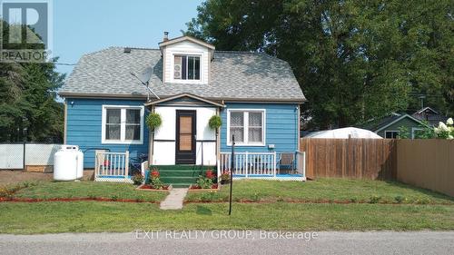 33 Glastonbury Road, Addington Highlands, ON - Outdoor