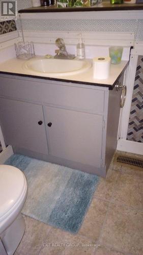 33 Glastonbury Road, Addington Highlands, ON - Indoor Photo Showing Bathroom