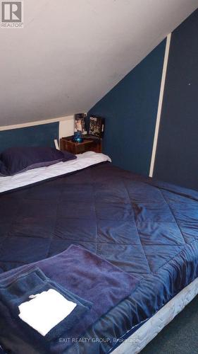 33 Glastonbury Road, Addington Highlands, ON - Indoor Photo Showing Bedroom