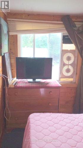 33 Glastonbury Road, Addington Highlands, ON - Indoor Photo Showing Bedroom