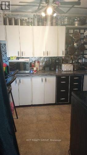 33 Glastonbury Road, Addington Highlands, ON - Indoor Photo Showing Kitchen