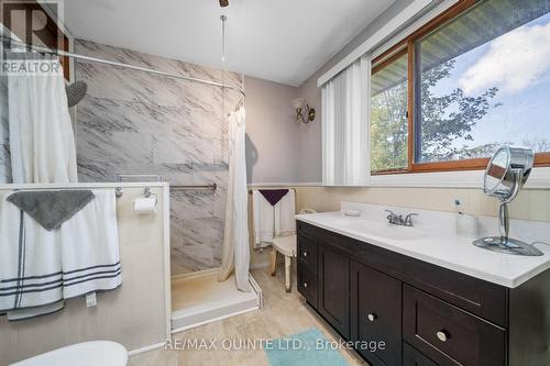 1375 Glen Miller Road, Quinte West, ON - Indoor Photo Showing Bathroom