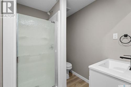 2125 St Charles Avenue, Saskatoon, SK - Indoor Photo Showing Bathroom