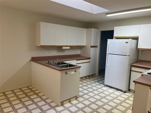 8-4210 Alexis Park Drive, Vernon, BC - Indoor Photo Showing Kitchen