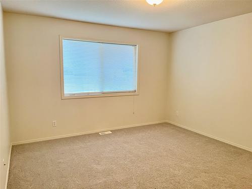 8-4210 Alexis Park Drive, Vernon, BC - Indoor Photo Showing Other Room