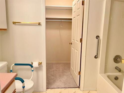 8-4210 Alexis Park Drive, Vernon, BC - Indoor Photo Showing Bathroom