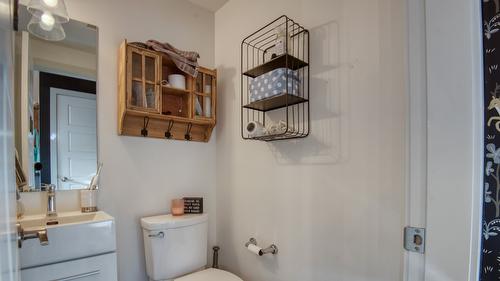 102-1236 Government Street, Penticton, BC - Indoor Photo Showing Bathroom