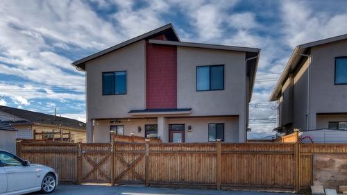 102-1236 Government Street, Penticton, BC - Outdoor