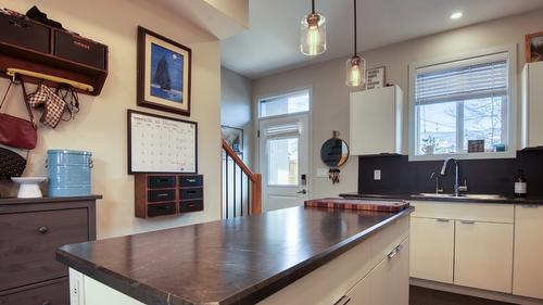 102-1236 Government Street, Penticton, BC - Indoor Photo Showing Kitchen