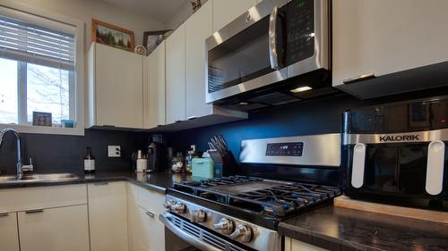 102-1236 Government Street, Penticton, BC - Indoor Photo Showing Kitchen