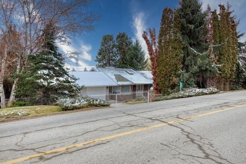 4587 Postill Drive, Kelowna, BC - Outdoor