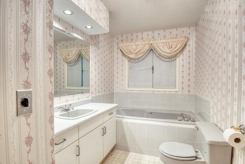 4587 Postill Drive, Kelowna, BC - Indoor Photo Showing Bathroom