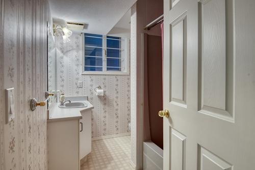 4587 Postill Drive, Kelowna, BC - Indoor Photo Showing Bathroom