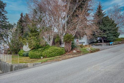 4587 Postill Drive, Kelowna, BC - Outdoor