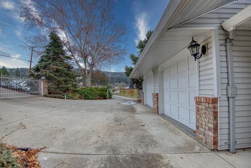 4587 Postill Drive, Kelowna, BC - Outdoor