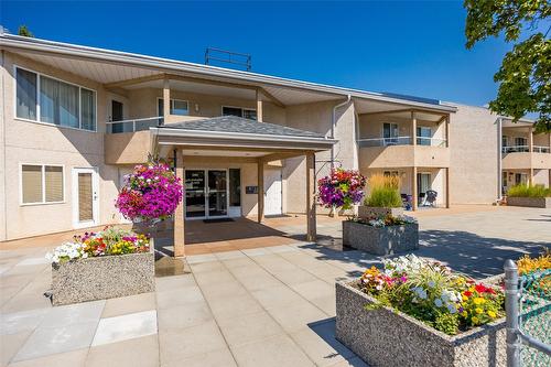 204-265 Snowsell Street, Kelowna, BC - Outdoor With Balcony