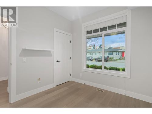 987 Laurier Avenue, Kelowna, BC - Indoor Photo Showing Other Room