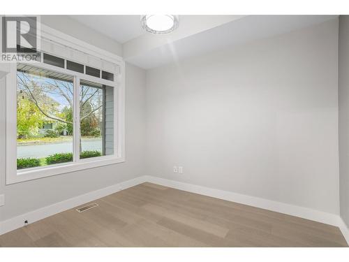 987 Laurier Avenue, Kelowna, BC - Indoor Photo Showing Other Room