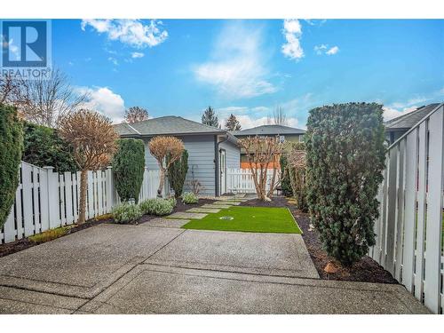 987 Laurier Avenue, Kelowna, BC - Outdoor