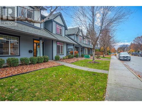 987 Laurier Avenue, Kelowna, BC - Outdoor With Facade