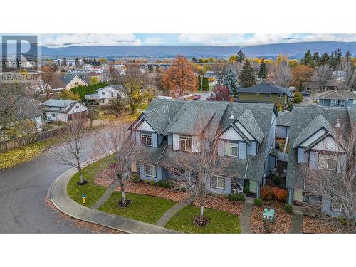 987 Laurier Avenue, Kelowna, BC - Outdoor